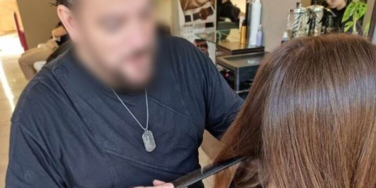 Βριλήσσια: «Μας έλεγε όλη την ώρα να πίνουμε νερό» – Υπάλληλος του «ματάκια» κομμωτή καταγγέλλει