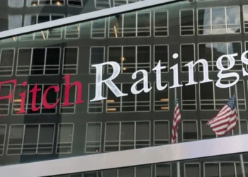 Fitch: Επενδυτική βαθμίδα στην Ελλάδα, τι σημαίνει η αναβάθμιση – «Μεγάλη επιτυχία» λέει ο Χατζηδάκης
