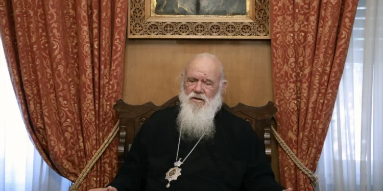 Κάθετος ο Ιερώνυμος για τα ομόφυλα ζευγάρια: Δεν με ενοχλεί η συμβίωση αλλά η τεκνοθεσία