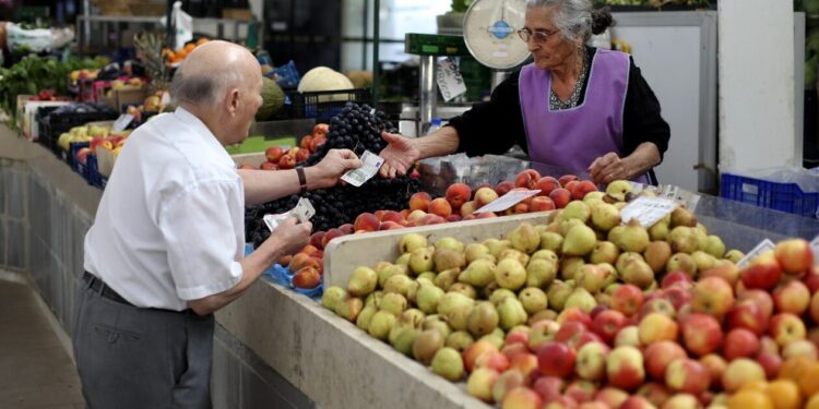 Ακρίβεια: Πήραν «φωτιά» οι χονδρικές τιμές λαχανικών και φρούτων – Από 85% έως 115% πάνω