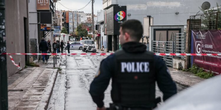 Γκάζι: Έρευνες εντός και εκτός συνόρων για τον 37χρονο πιστολέρο – Απολογείται σήμερα ο συνεργός του