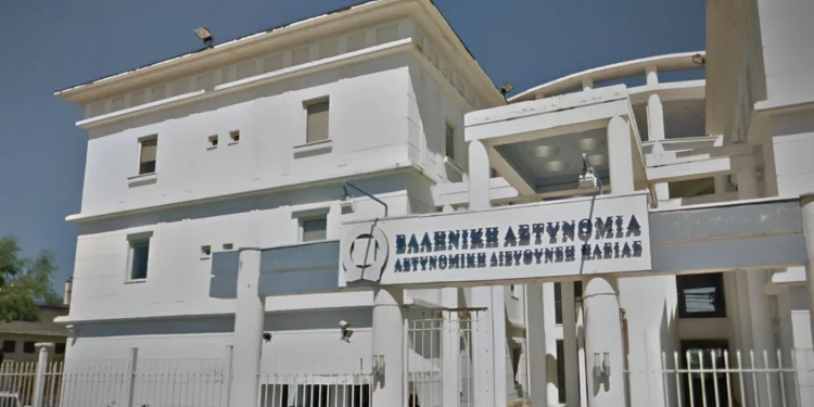 Ηλεία: Ρομά κρεμάστηκε από τη ζακέτα της στα κρατητήρια γιατί καταδικάστηκε σε 12 χρόνια για κλοπές