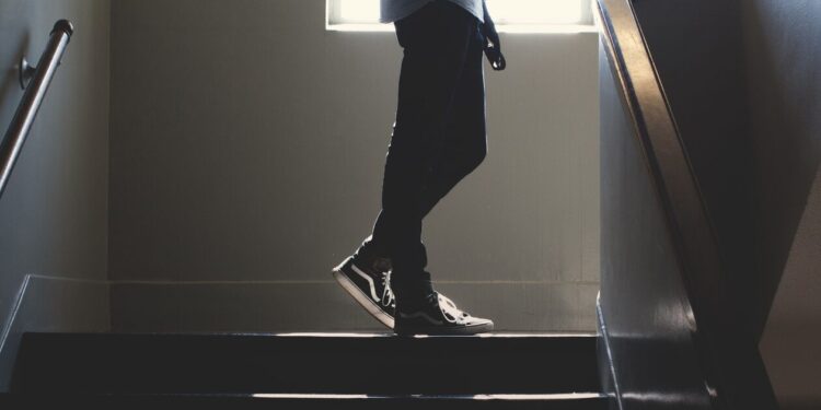 Βόλος: Απίστευτο περιστατικό μπούλινγκ σε μαθητή – Τον έγδυσαν και του ζωγράφισαν τα οπίσθια