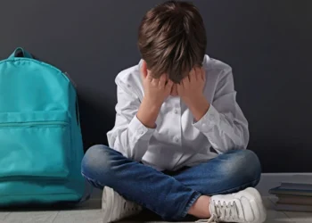 Έπαιζαν τρίλιζα στα οπίσθια επτάχρονου παιδιού – «Η διευθύντρια είπε να μη δώσουμε συνέχεια για το καλό του»