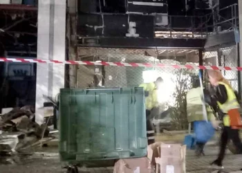 Έκρηξη βόμβας στο κέντρο του Πειραιά – Υλικές ζημιές σε πολυκατοικία