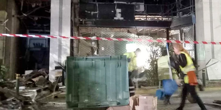 Έκρηξη βόμβας στο κέντρο του Πειραιά – Υλικές ζημιές σε πολυκατοικία