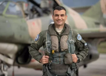 Θρήνος για τον επισμηναγό Επαμεινώνδα Κωστέα που σκοτώθηκε με το εκπαιδευτικό αεροπλάνο – Ήταν η τελευταία πτήση του με τα T-2