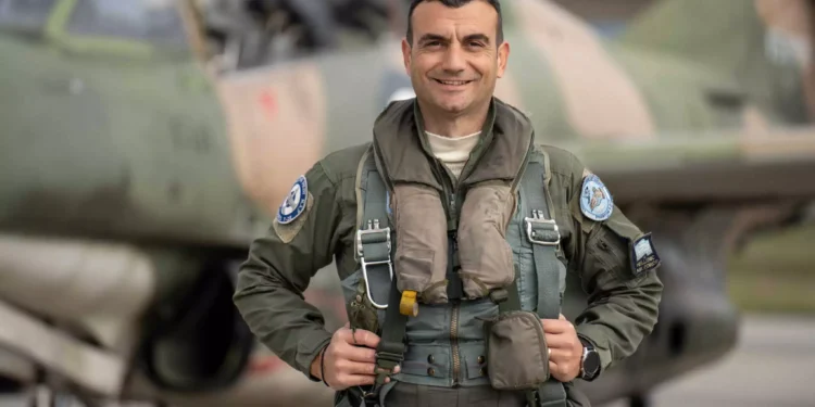 Θρήνος για τον επισμηναγό Επαμεινώνδα Κωστέα που σκοτώθηκε με το εκπαιδευτικό αεροπλάνο – Ήταν η τελευταία πτήση του με τα T-2
