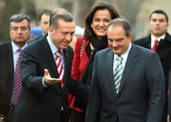 Ερντογάν: Η κουμπαριά με τον Κώστα Καραμανλή και η ιδιαίτερη σχέση με την Ντόρα Μπακογιάννη