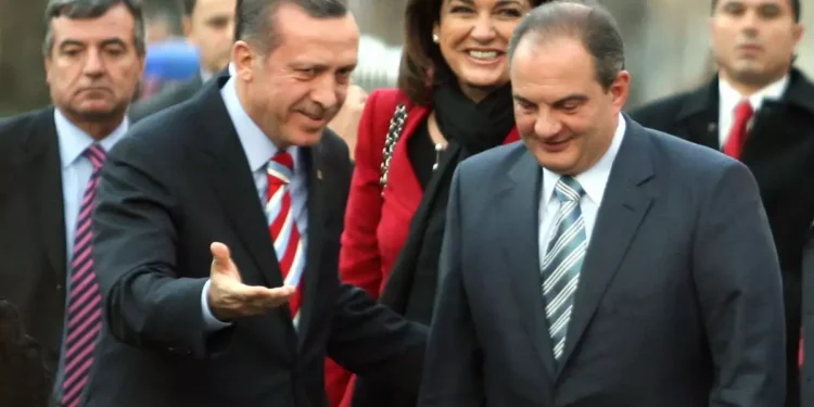 Ερντογάν: Η κουμπαριά με τον Κώστα Καραμανλή και η ιδιαίτερη σχέση με την Ντόρα Μπακογιάννη