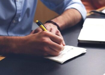 Υπουργείο Εργασίας: Διευκρινίσεις για τα ρεπό όσων εργαστούν τις τελευταίες Κυριακές του έτους