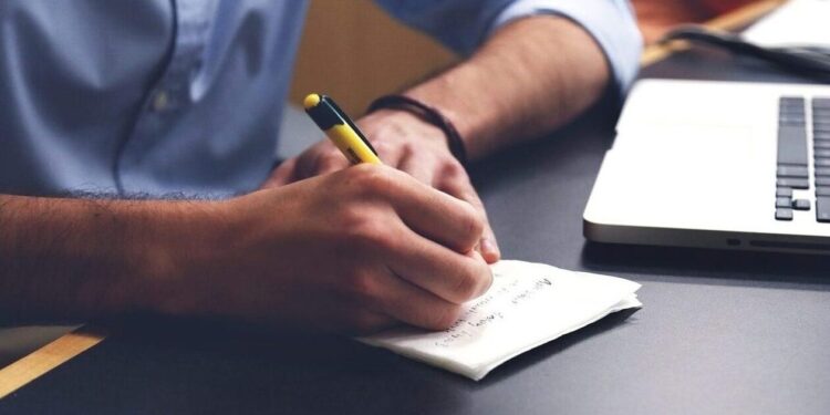 Υπουργείο Εργασίας: Διευκρινίσεις για τα ρεπό όσων εργαστούν τις τελευταίες Κυριακές του έτους