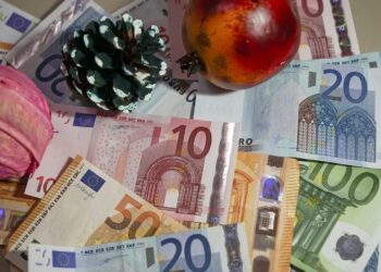 Δώρο Χριστουγέννων 2023: Πότε θα μπει στους λογαριασμούς των μισθωτών – Πώς υπολογίζεται