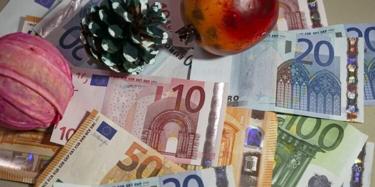 Δώρο Χριστουγέννων 2023: Πότε θα μπει στους λογαριασμούς των μισθωτών – Πώς υπολογίζεται