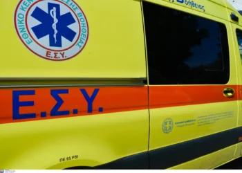 Τροχαίο με σχολικό λεωφορείο στην Νίκαια, τραυματίστηκαν ελαφριά μαθητές