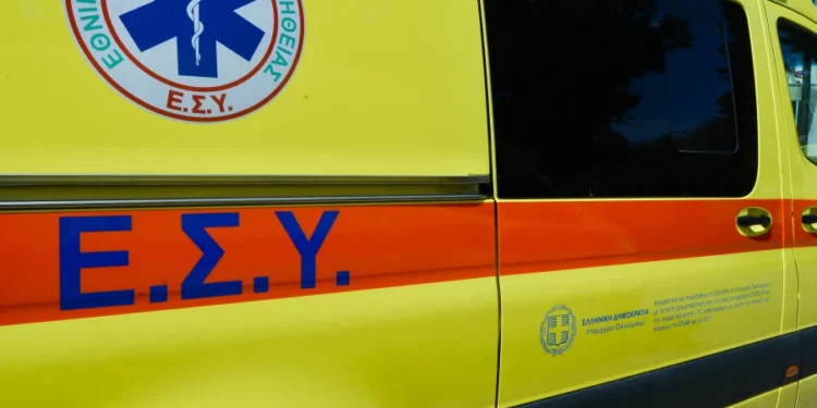 Τροχαίο με σχολικό λεωφορείο στην Νίκαια, τραυματίστηκαν ελαφριά μαθητές