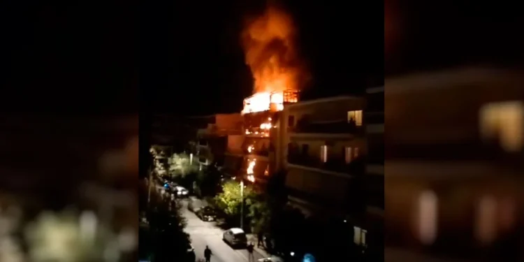 «Καίγομαι, καλέστε βοήθεια» – Συγκλονιστικό βίντεο από τη φωτιά στην οποία έχασε τη ζωή της γυναίκα στα Άνω Πατήσια