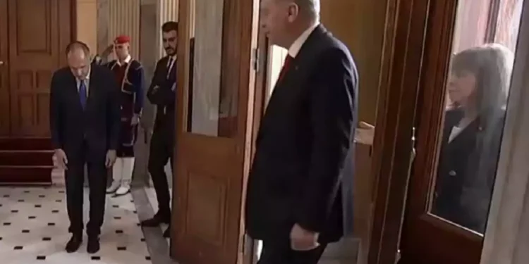 Γιώργος Γεραπετρίτης: Δεν υποκλίθηκα στον Ερντογάν αλλά στην Πρόεδρο της Δημοκρατίας