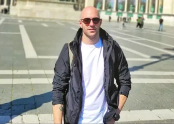 Ο συγκλονιστικός αποχαιρετισμός των συναδέλφων του Γιώργου Λυγγερίδη στο νεκροτομείο – «Αγκάλιασαν τη σορό και έψαλαν τον εθνικό ύμνο»