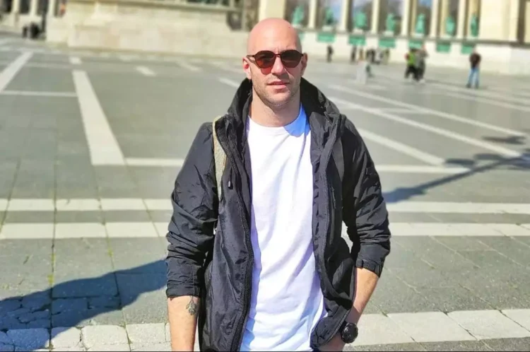 Ο συγκλονιστικός αποχαιρετισμός των συναδέλφων του Γιώργου Λυγγερίδη στο νεκροτομείο – «Αγκάλιασαν τη σορό και έψαλαν τον εθνικό ύμνο»