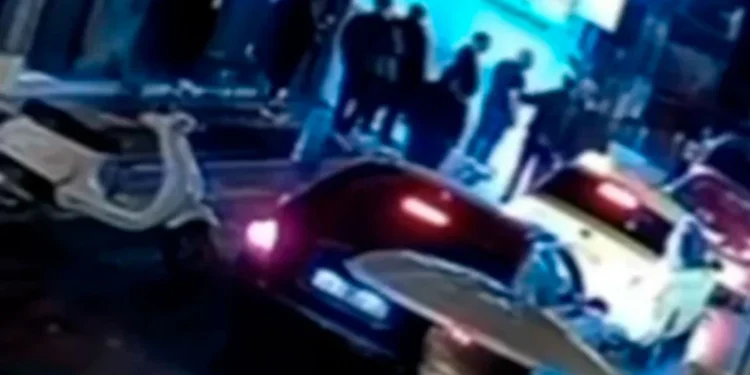Βίντεο-σοκ από το Γκάζι: Η στιγμή που ο γκάνγκστερ πυροβολεί εν ψυχρώ τους τρεις Κρητικούς