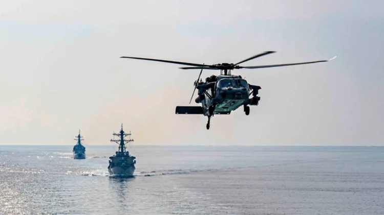 Ερυθρά Θάλασσα: Δέκα αντάρτες Χούτι σκότωσαν οι Αμερικανοί – Βύθισαν τρία σκάφη μετά από επίθεση σε φορτηγό πλοίο