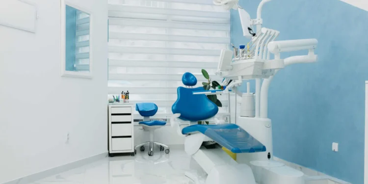 Οδοντιατρείο για κλάματα: Πάνω από 1.000 ασθενείς καλούνται να εξεταστούν για HIV, ηπατίτιδα B και C