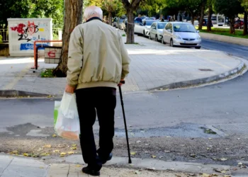 Δημογραφικό: Αρνητικό ρεκόρ για Ελλάδα – Στην 6η θέση παγκοσμίως στη γήρανση του πληθυσμού