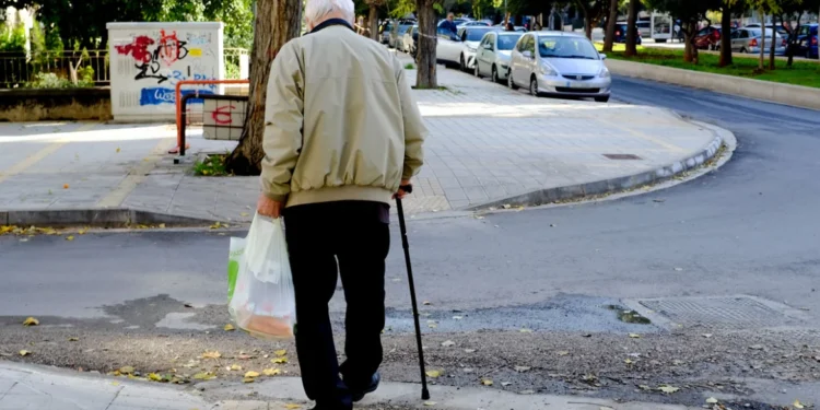 Δημογραφικό: Αρνητικό ρεκόρ για Ελλάδα – Στην 6η θέση παγκοσμίως στη γήρανση του πληθυσμού