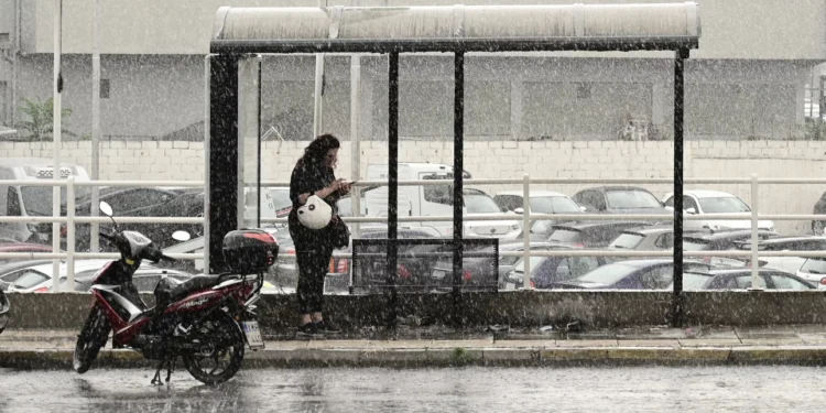 Καιρός: Πού θα έχει βροχές και καταιγίδες σήμερα