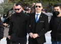 Με χειροπέδες ορκίστηκε σήμερα ο Κασιδιάρης – Δείτε φωτογραφίες
