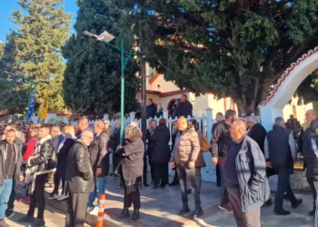 Live το τελευταίο αντίο στον Βασίλη Καρρά στη γενέτειρά του, το Κοκκινοχώρι Καβάλας