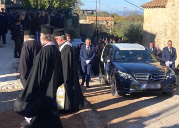 Συντριβή αεροσκάφους στην Καλαμάτα: Σε κλίμα οδύνης η κηδεία του επισμηναγού Κωστέα – «Για την πατρίδα τα έδινε όλα»