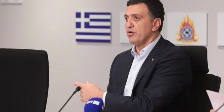 Κικίλιας: Αν χρειαστεί, θα γίνουν επιτάξεις εκχιονιστικών μηχανημάτων στην Περιφέρεια Αττικής