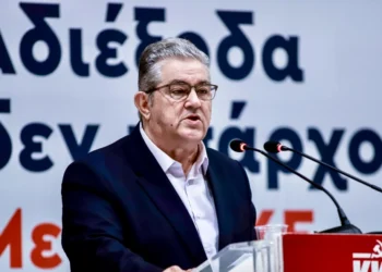 Δημήτρης Κουτσούμπας: «Αλήθεια, έψαχναν να βρουν πολύ αυτό το φυντάνι;» είπε για τον Κασσελάκη σε ομιλία στη Θεσσαλονίκη