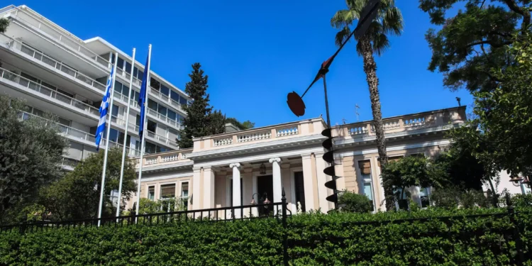 Τη Δευτέρα οι ανακοινώσεις για την οπαδική βία, τι εξετάζει η κυβέρνηση – Δίωρη η σύσκεψη στο Μαξίμου