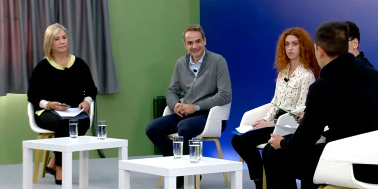 Στο Πέραμα ο Μητσοτάκης: Μεγάλο στοίχημα η επαγγελματική εκπαίδευση, δεν είναι το αποπαίδι της τριτοβάθμιας – Δείτε live