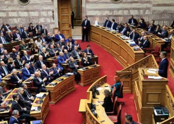 Μεταναστευτικό: Ψηφίζεται σήμερα η ρύθμιση – Τα δύο σενάρια για Σαμαρά και οι γκρίνιες των γαλάζιων βουλευτών