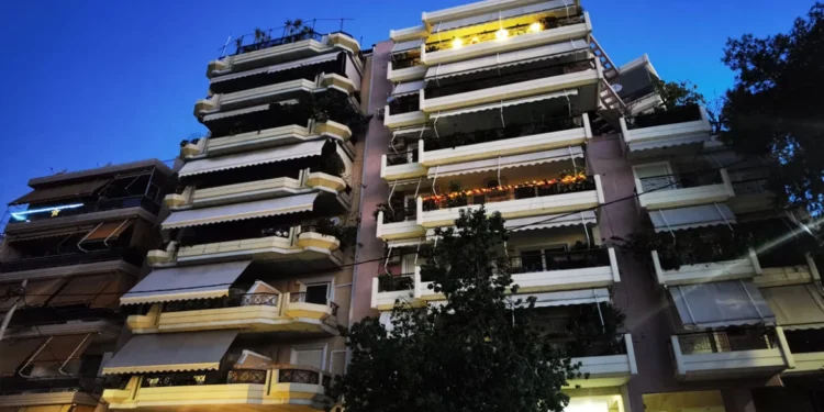 Νέα Σμύρνη: Ο 18χρονος ομολόγησε ότι κάρφωσε με ψαλίδι στο στήθος τον 16χρονο αδελφό του μετά από καβγά για ρούχα