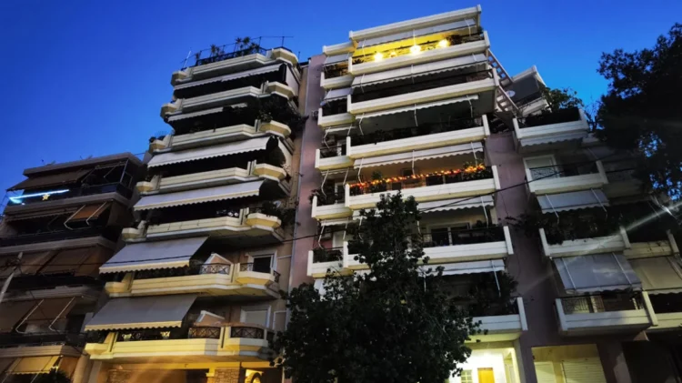 Νέα Σμύρνη: Ο 18χρονος ομολόγησε ότι κάρφωσε με ψαλίδι στο στήθος τον 16χρονο αδελφό του μετά από καβγά για ρούχα