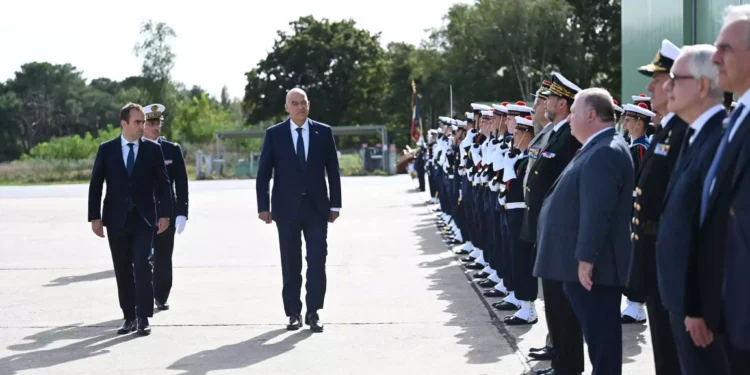 Δένδιας: Η Ελλάδα στέλνει φρεγάτα στην Ερυθρά Θάλασσα