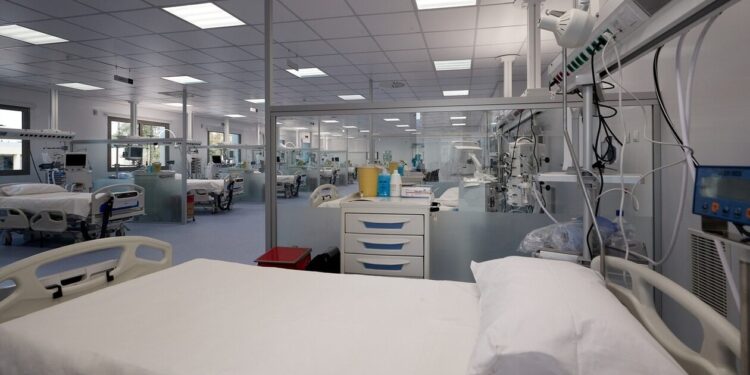 Νοσοκομειακή φροντίδα στο σπίτι από 10 νοσοκομεία για πάνω από 1.200 ασθενείς