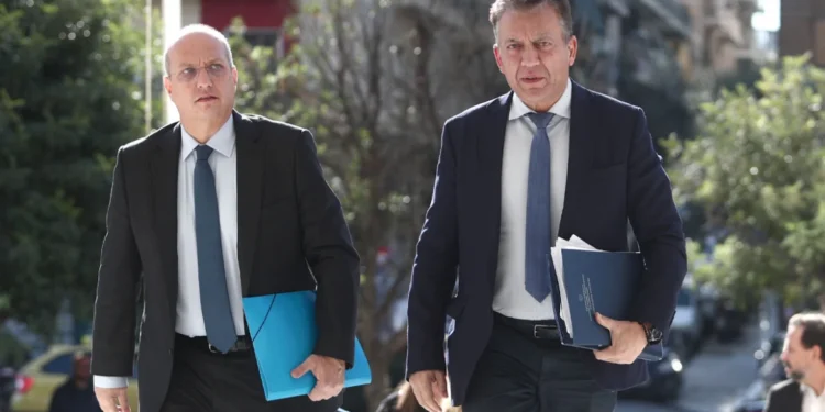 Οπαδική βία: Λίστα με 200 ονόματα σκληρών χούλιγκαν από όλες τις ομάδες κατέθεσαν στον Άρειο Πάγο Οικονόμου και Βρούτσης