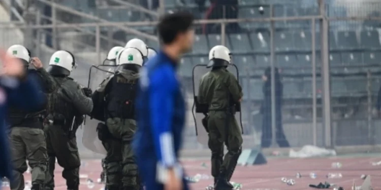 Η ΕΛ.ΑΣ θέλει συγκεκριμένο dress code την ώρα που οι φίλαθλοι θα μπαίνουν στα γήπεδα (vid)