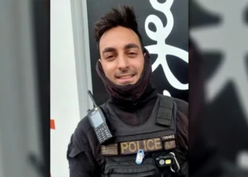 Ασπρόπυργος: «Ζητώ συγγνώμη, το παιδί μου είναι καλό» λέει η μητέρα του 20χρονου Ρομά για τον θάνατο του αστυνομικού