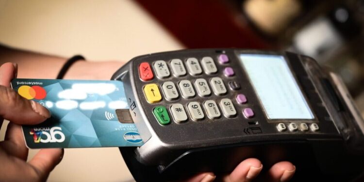 Υποχρεωτική χρήση POS σε ταξί, συναυλίες και πανηγύρια – Επεκτείνεται σε 35 επαγγελματικούς κλάδους