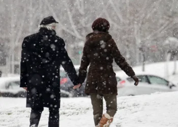 Νέο έκτακτο δελτίο από την ΕΜΥ: Καταφθάνει η ψυχρή εισβολή το μεσημέρι – Σε ποιες περιοχές θα χιονίσει