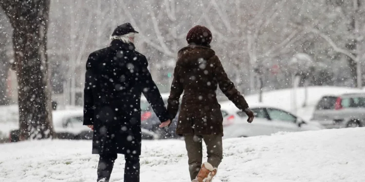 Νέο έκτακτο δελτίο από την ΕΜΥ: Καταφθάνει η ψυχρή εισβολή το μεσημέρι – Σε ποιες περιοχές θα χιονίσει