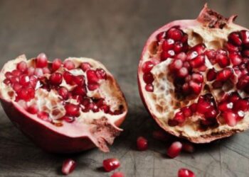 Γιατί σπάμε ρόδι την Πρωτοχρονιά – Τι συμβολίζει το έθιμο