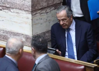 «Πέρασε» η τροπολογία για τους μετανάστες – Καταψήφισε ο Σαμαράς – «Ό,τι είχα χρέος να πω, το είπα»